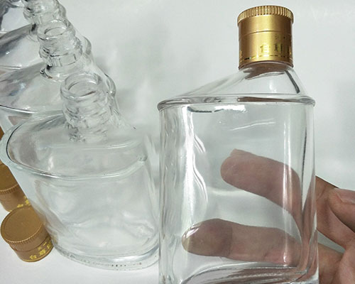 Clear Glass Wine Bottles with Lids